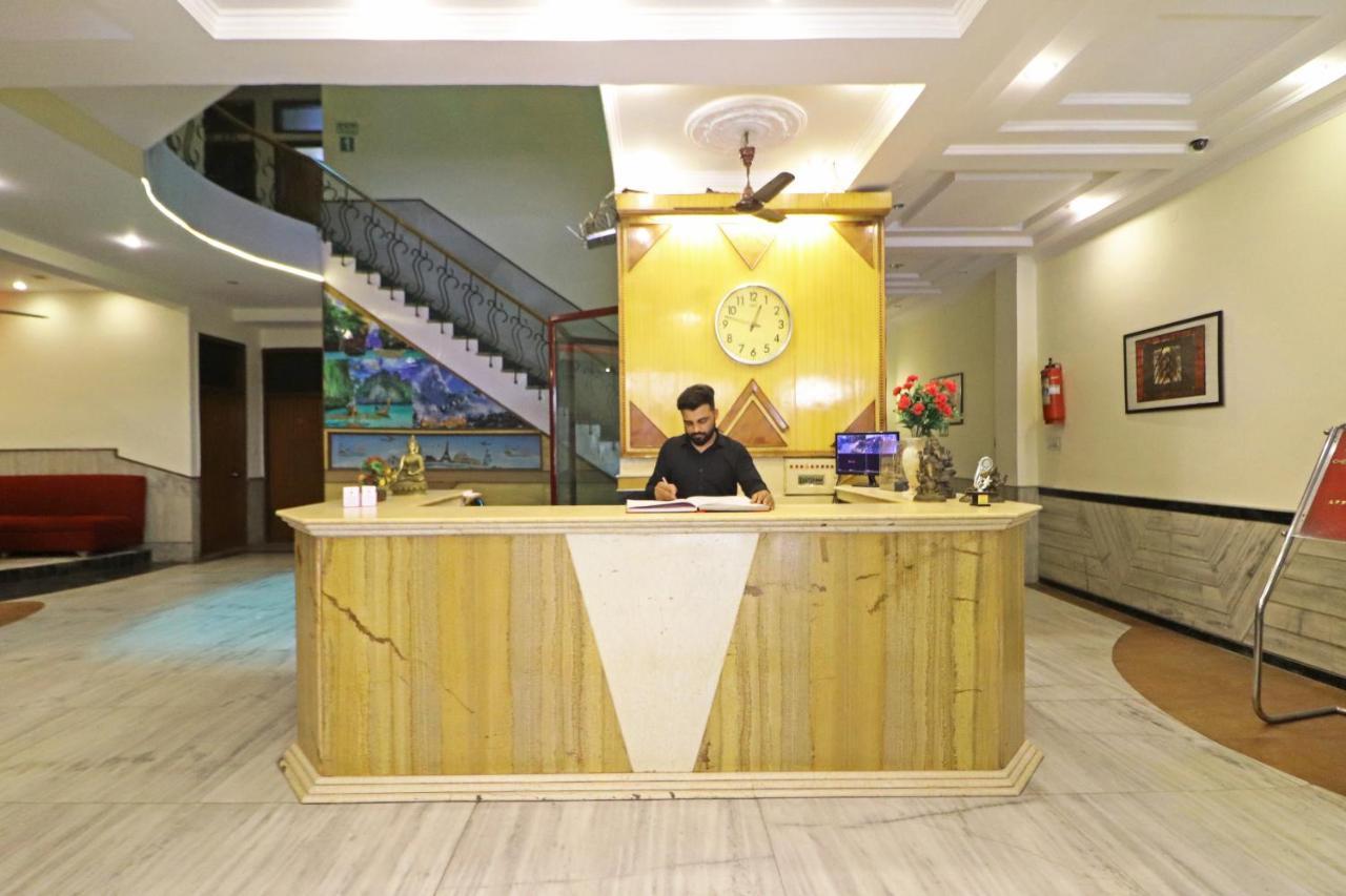 Silver Shine New Delhi - Comfort Stay Exteriör bild